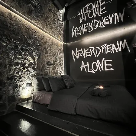 Doormat#13 Black Mirror Thessaloniki Exterior foto